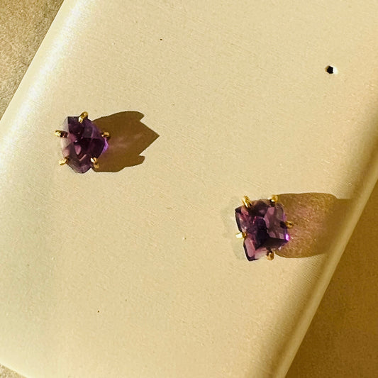 Uruguayan amethyst medium stone studs pair